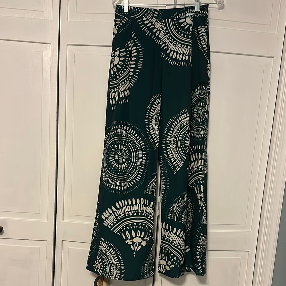 NWT Cupshe Green and Cream Patterned Pants